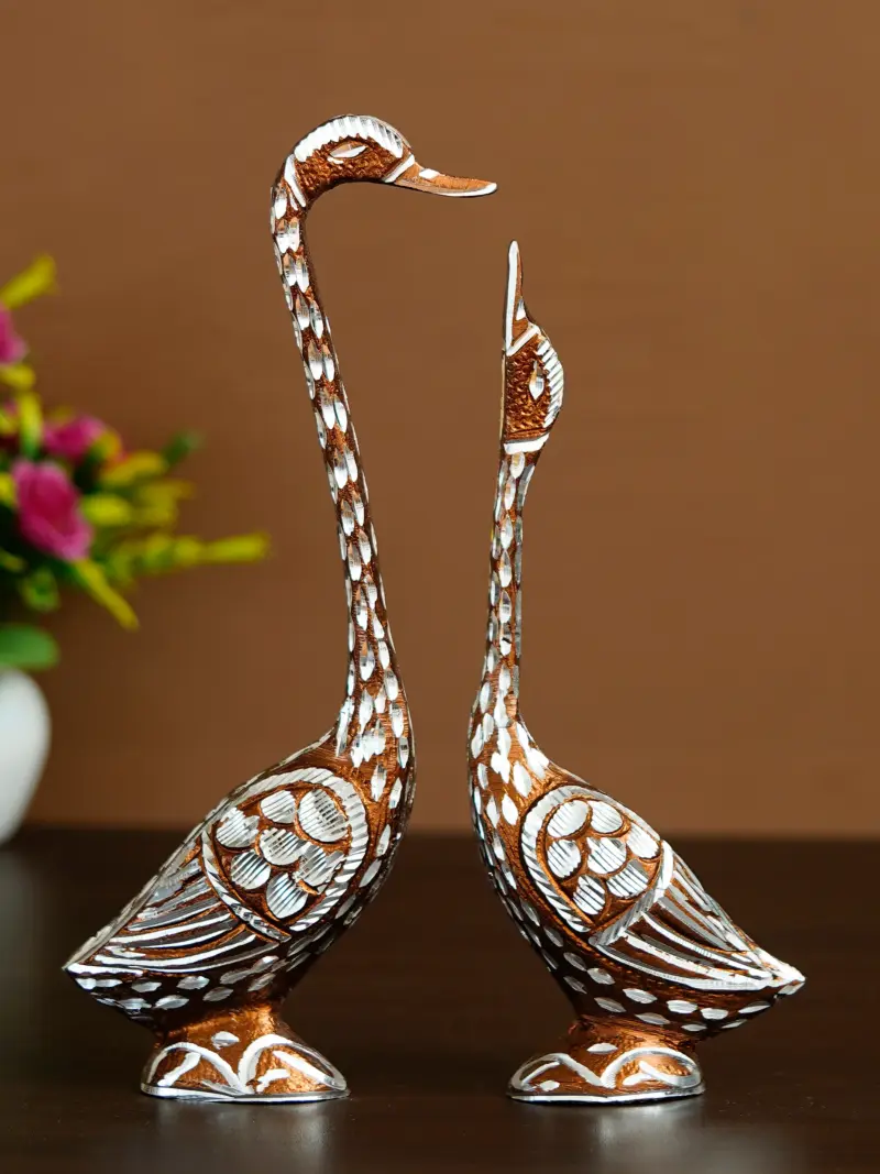 Brown Metal Kissing Swan Couple Handcrafted Decorative Figurine
