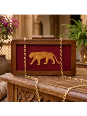 Women Elegance Golden Jaguar Embroidery clutch