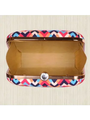 Women Zig Zag Printed Clutch