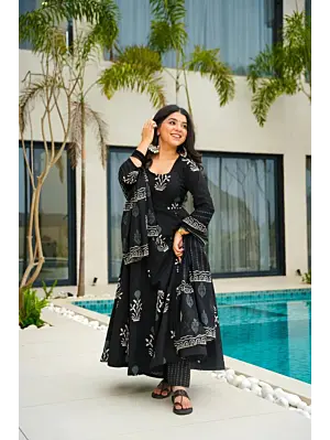 Women Pure Cotton Plus Size Kurta Pant Set with Dupatta,Black Floral Print Kurta Sets 