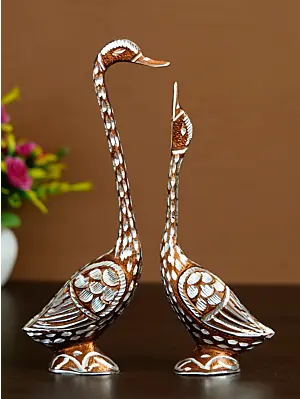 Brown Metal Kissing Swan Couple Handcrafted Decorative Figurine