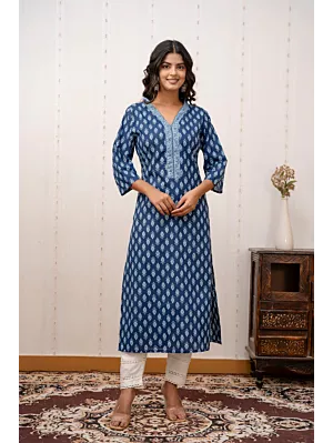 Women Blue Printed Straight Kurta with Three Quarter Sleeves