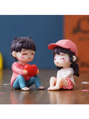 Cute Romantic Couple Statue, Boy Giving Heart To Girl Showpiece