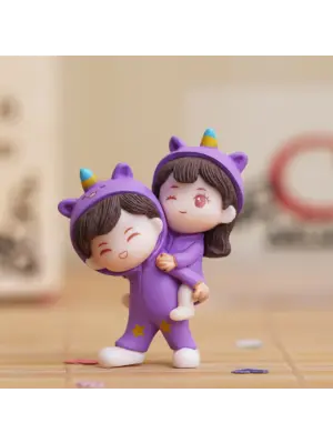 Purple Miniature Cute Couple Statue Girl on Boy's Shoulder Showpiece