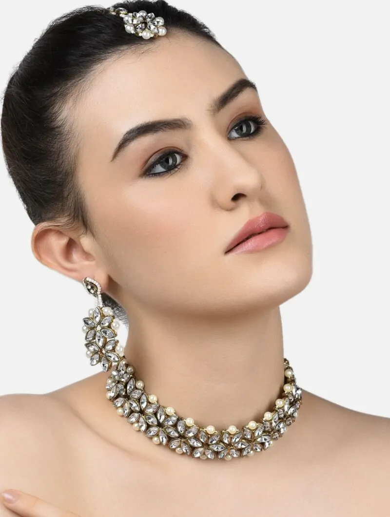 Traditional Crystal Stone Studded & Pearl Choker Set