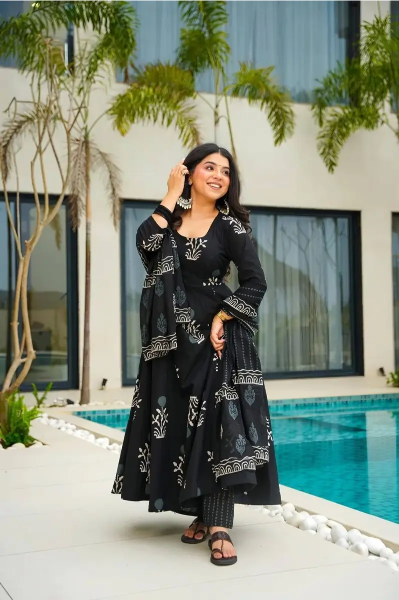 Women Pure Cotton Plus Size Kurta Pant Set with Dupatta,Black Floral Print Kurta Sets 