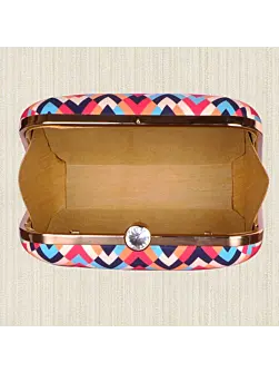 Women Zig Zag Printed Clutch