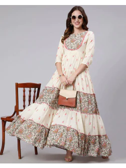 Woman Floral Print Round-Neck Flared Kurta