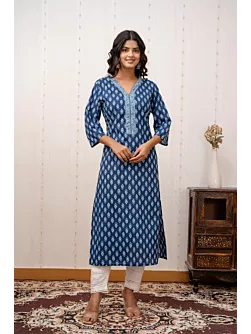 Women Blue Printed Straight Kurta with Three Quarter Sleeves