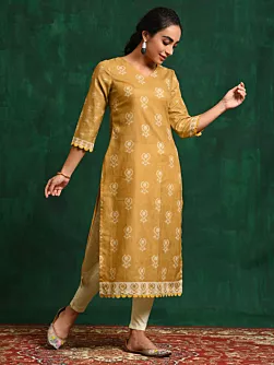 Women Mustard Printed Kurta With Lace Details
