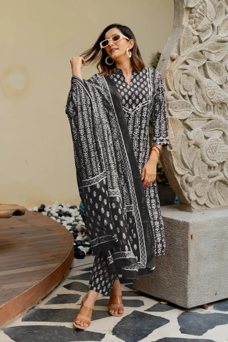 Women Pure Cotton Plus Size Kurta Pant Set with Dupatta, Dusty Black Floral Printed Set 