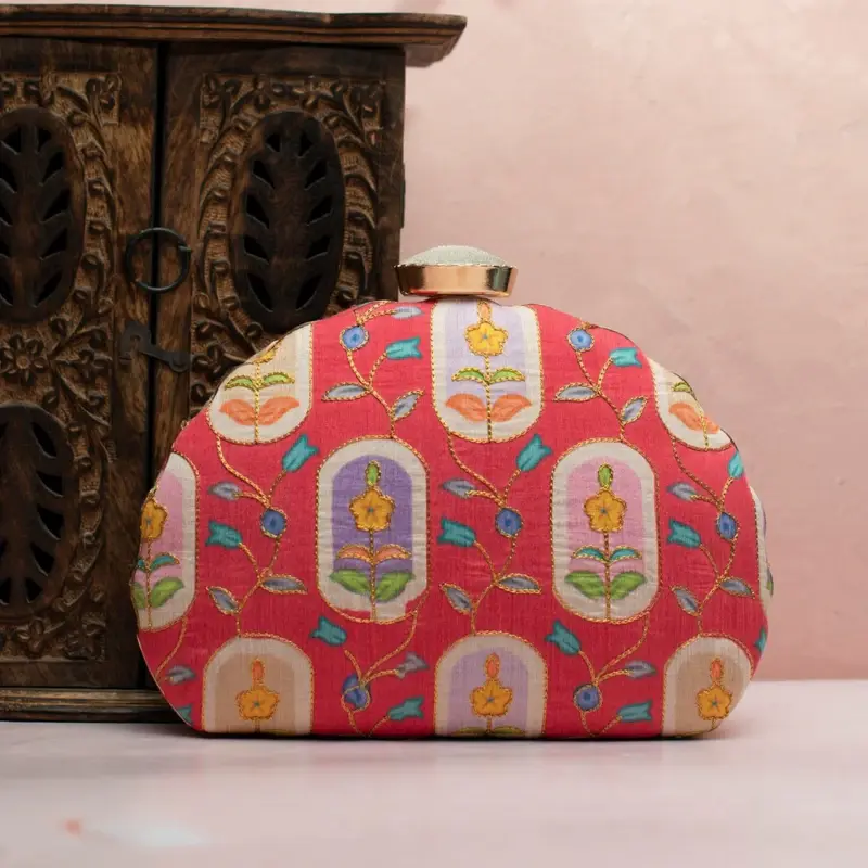 Woman Red Floral Printed Zari Embroidery Clutch
