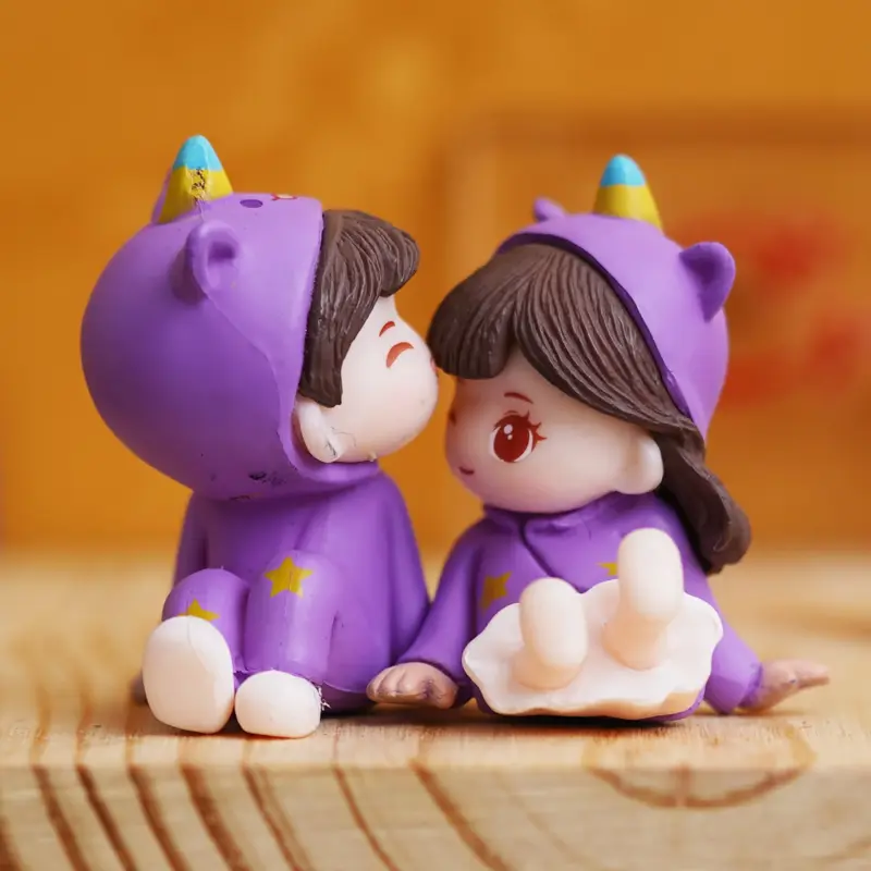 Miniature Romantic Couple Statue Boy Kissing Girl Forehead Showpiece